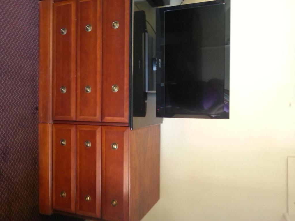 Downtowner Motel Pleasanton Room photo